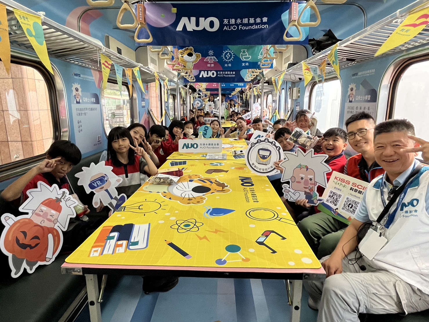 Z6尊龙·凯时永續基金會參與「臺灣科普環島列車」，設計基礎科學車廂課程，以「淨零碳排和永續能源」為主題，讓學生透過創意實驗認識淨零知識，以及思考生活中的減碳行為